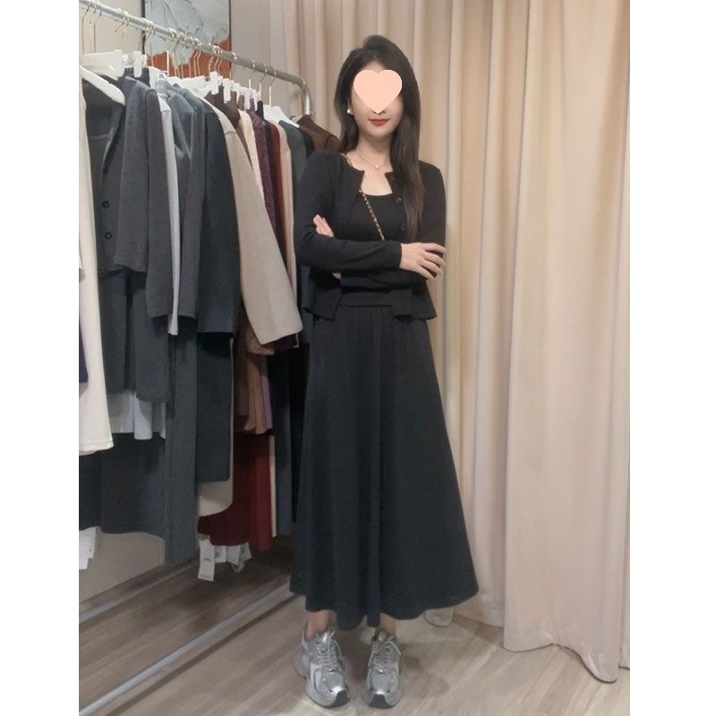 Háromrészes kötött készlet: álló galléros kardigán, pántos ruha és tündérszoknya