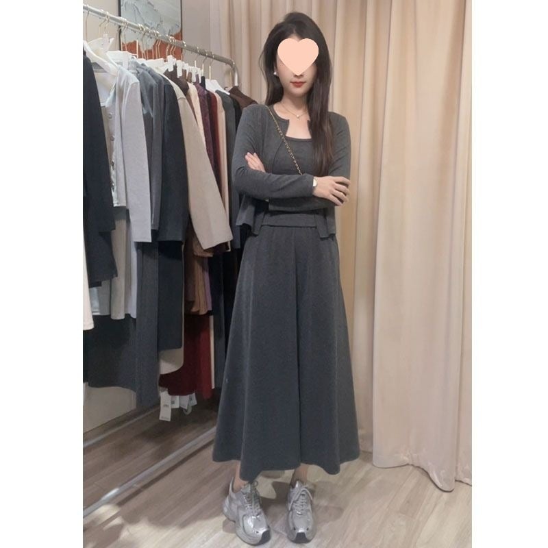 Háromrészes kötött készlet: álló galléros kardigán, pántos ruha és tündérszoknya