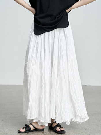 Пола с плисиран дизайн, висока талия, полиестер, пролет 2025 минималистичен стил.