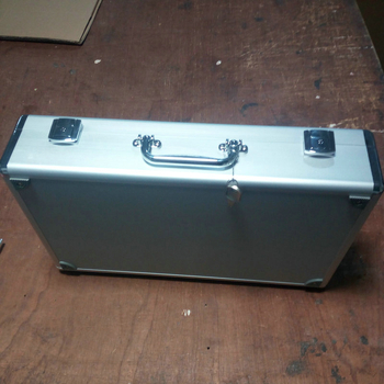 Alumínium ötvözetű flight case, hordozható berendezés-tok, 50 kg teherbírás, ütés- és vízálló, orvosi és laboratóriumi eszközökhöz