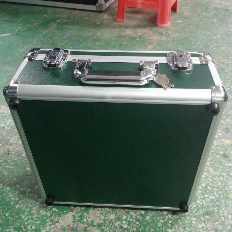 Alumínium ötvözetű flight case, hordozható berendezés-tok, 50 kg teherbírás, ütés- és vízálló, orvosi és laboratóriumi eszközökhöz