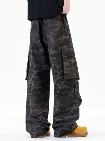 Cargo hlače s kamuflažnim uzorkom, više džepova, široki kroj, imitacija pamuk twill materijala