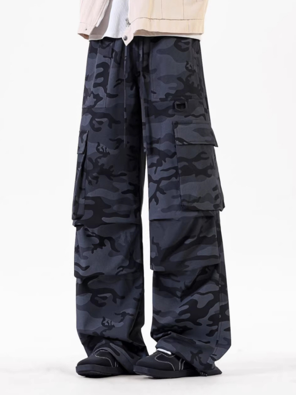 Cargo hlače s kamuflažnim uzorkom, više džepova, široki kroj, imitacija pamuk twill materijala