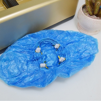 Jednokratne plastične navlake za cipele, univerzalna veličina, protuklizne, rok trajanja 36 mjeseci, težina 235 g
