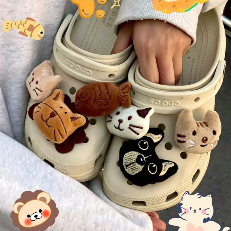Crocs cipele ukrasi s cvjetnim dizajnom — 3D plišane karikature životinja (lav, mačka, pas, riba) za ukrašavanje obuće; pogodno za sva godišnja doba