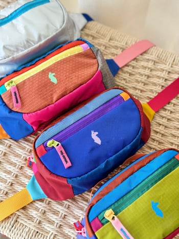 Поясна чанта от полиестер памук, цип, облицовка канва; вътрешна структура: чанта за документи и ламиниран джоб; Пролет 2025