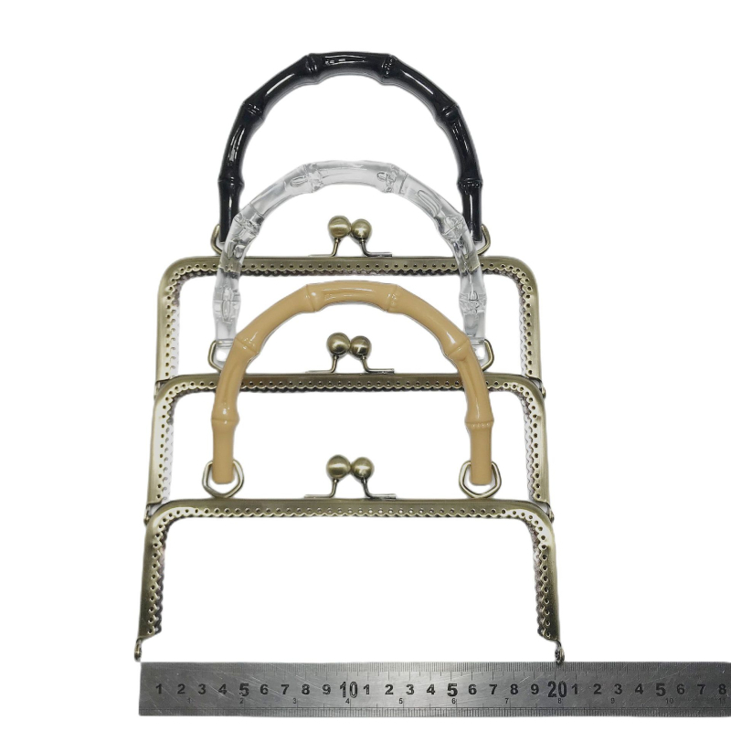 Držač za prtljagu — željezo, Integrity Hardware Factory, proljeće 2023