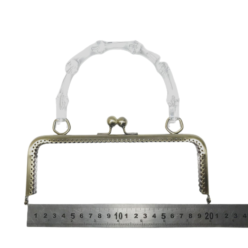 Držač za prtljagu — željezo, Integrity Hardware Factory, proljeće 2023