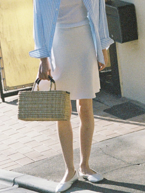 Ženska kratka A-linijska suknja, acetatna tkanina, 95% acetatnih vlakana, mikroelastičnost, elegantan poslovni stil