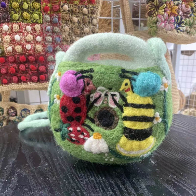 Crossbody torba s motivom gljive, od vunenog filca, ovalnog oblika, zatvaranje kapicom