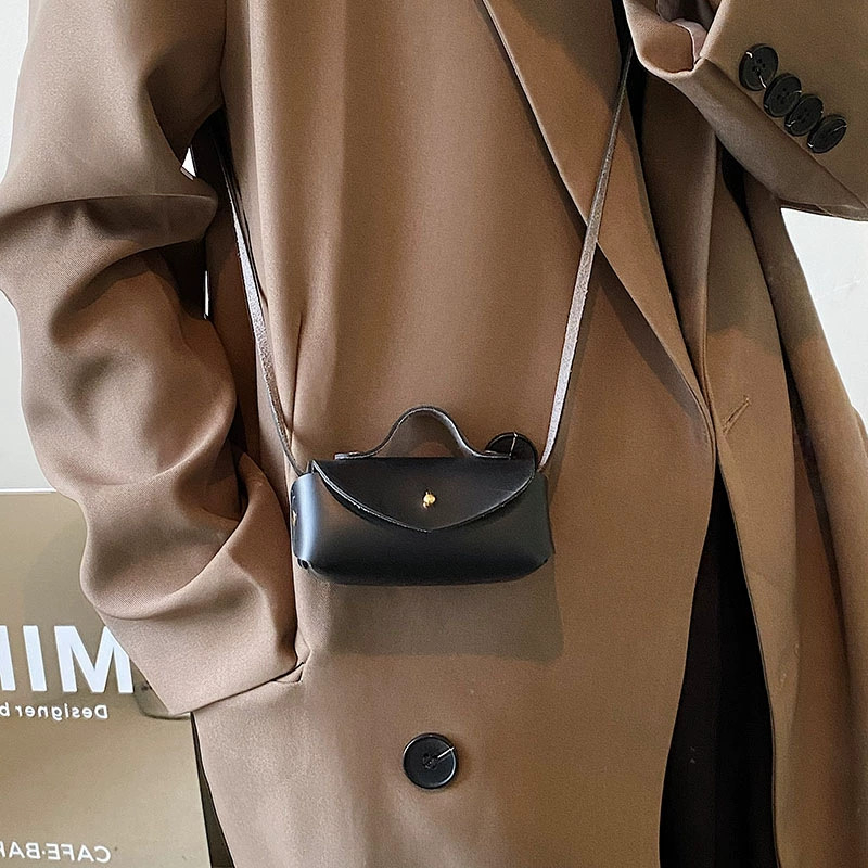 Dječja crossbody torba s poklopcem, PU materijal, horizontalni kvadratni oblik, otvaranje kukom, jedna naramenica