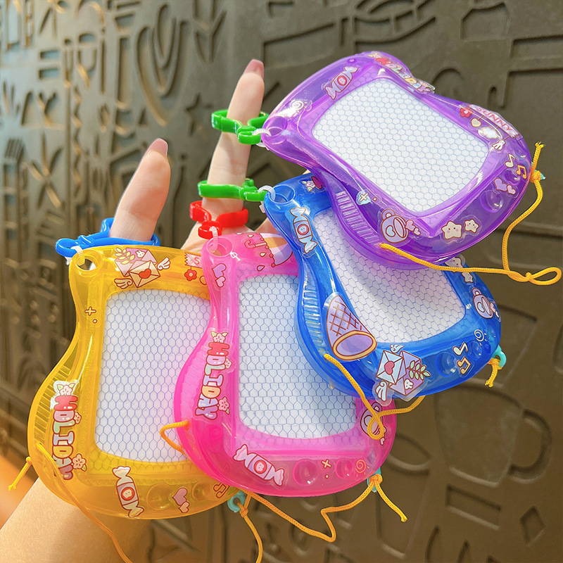 VNM Mini Tablă Magnetică de Scriere – Breloc, Plastic, Ambalaj Individual, Gata de Cadou, Pandantiv Drăguț pentru Studenți