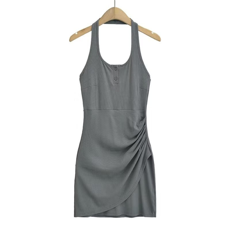 Halter nyakú ruha, hátsó nyitott, szabálytalan redőkkel, wrap fazon a csípőn, magas derék