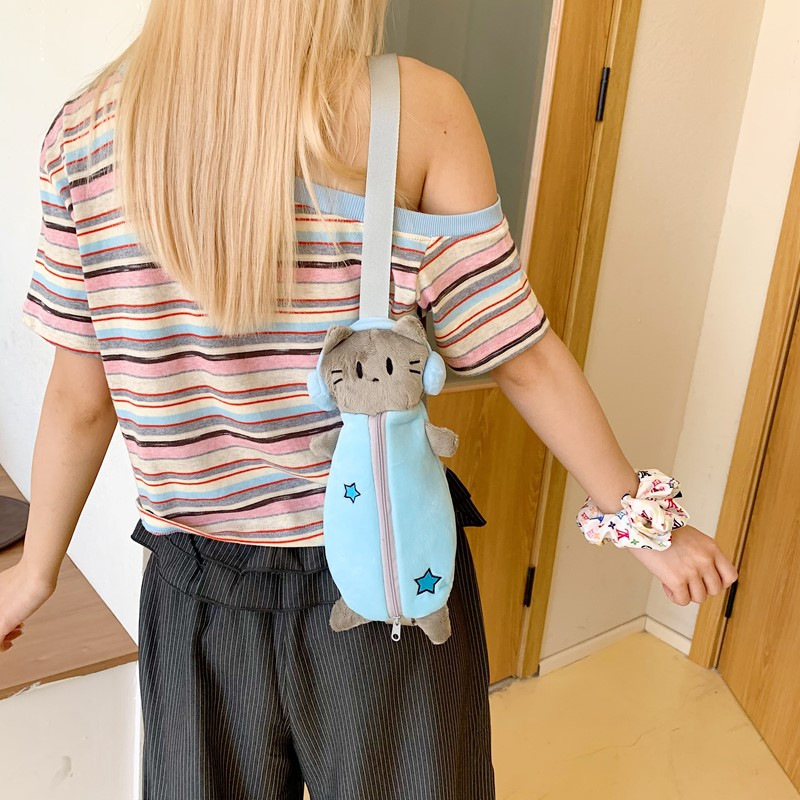 Crossbody torba s mačjom šapom, pliš, ultra lagana, životinjski uzorak, podstava poliester