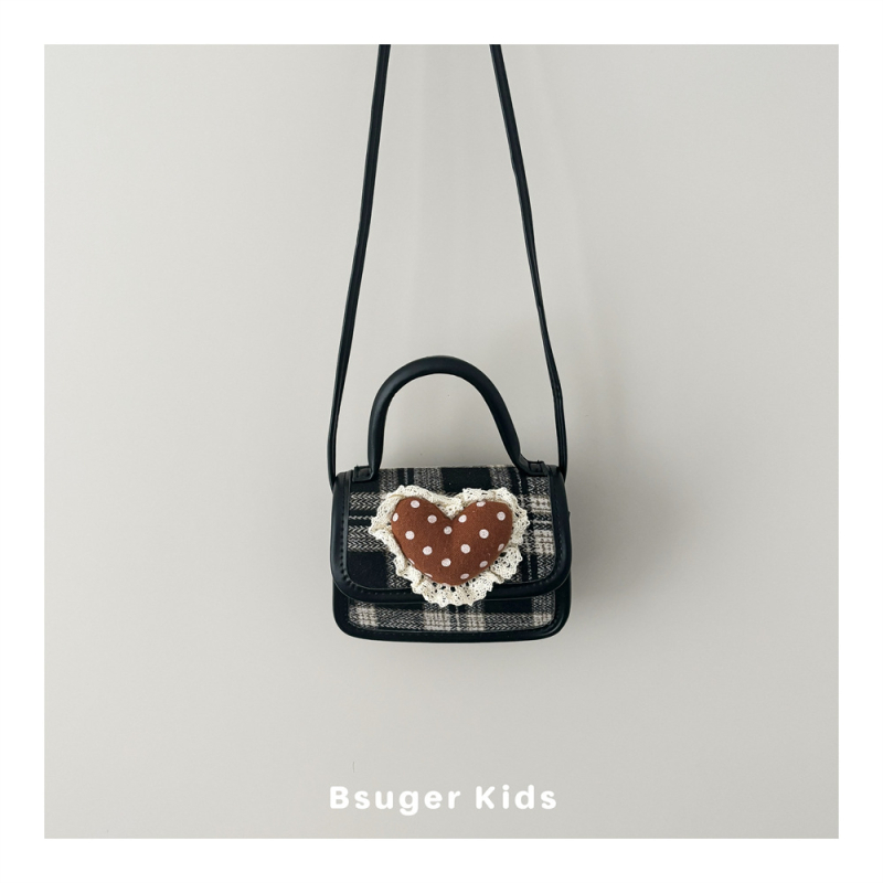 Dječja torba za rame crossbody sa srcolikim oblikom i kariranim uzorkom; PU vanjski materijal, podstava od sintetičke kože; ženski model za učenice osnovne škole; izlazi jesensko 2025; svjež i sladak stil