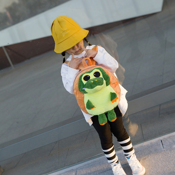 Gyerek plüss iskolatáska krokodil mintával, plüss anyag, cipzáras zárás, poliészter bélés, gyerekes aranyos stílus