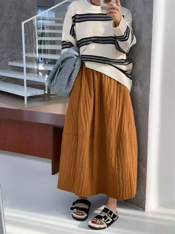 Duga suknja u stilu kišobrana, elastični pojas, prugasti uzorak, poliester-nijlon smjesa, književno-retro stil.