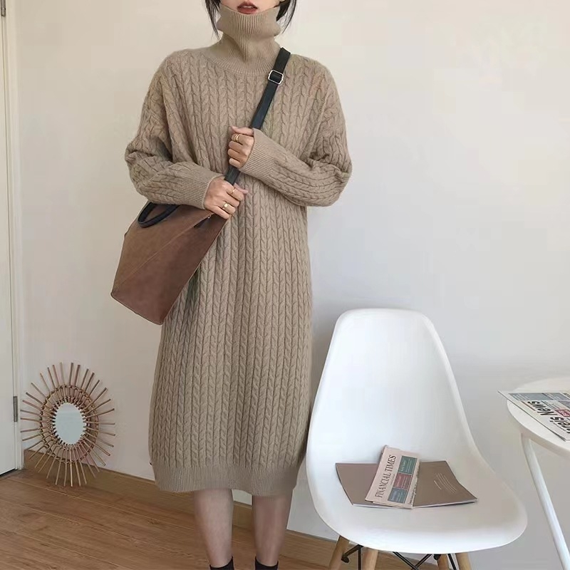 Hosszú kötött ruha magas gallérral, szabad derékkal, viszkóz rost, retro stílus