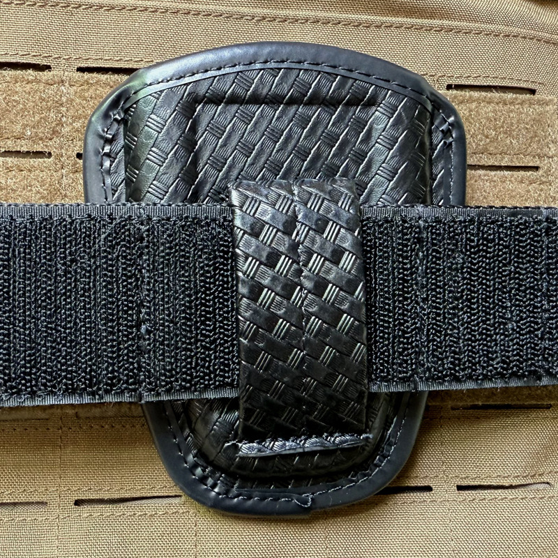 Nyitott felső bilincs tok övre rögzíthető, gyorsoldó, 1680D nylonból, taktikai kiegészítő táska