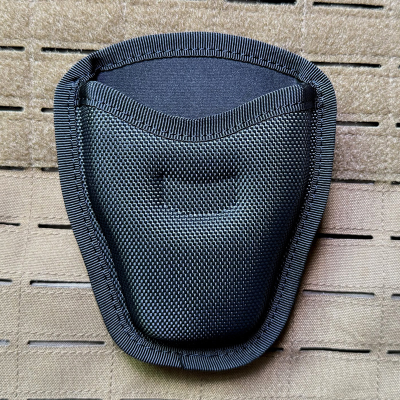 Nyitott felső bilincs tok övre rögzíthető, gyorsoldó, 1680D nylonból, taktikai kiegészítő táska