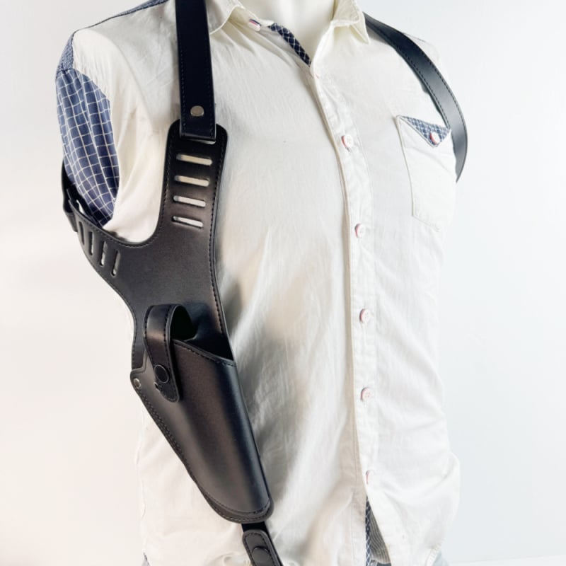 Valódi bőrből készült pisztolytáska kétrétegű marhabőrrel, egyvállas keresztpánttal, többféle pisztolytípushoz illeszkedik