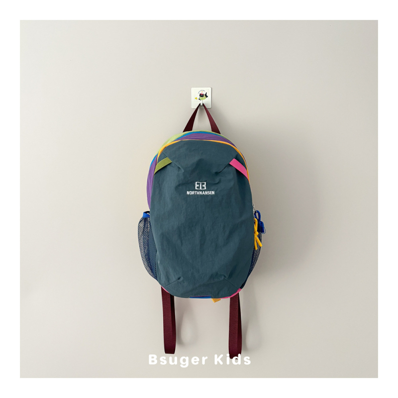 Uniszex nejlon hátizsák általános iskolásoknak lélegző, vízálló kialakítással, bővíthető kapacitással és légpárnás pántokkal