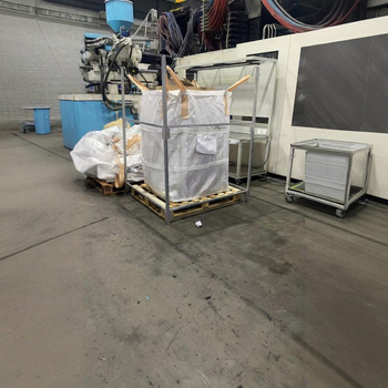 Geantă rotundă pentru ambalaje cu buzunare mobile detașabile și cadru de susținere din cauciuc