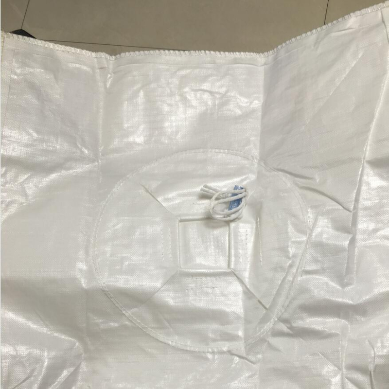 Bijela ton-bag s četiri uha za podizanje i velikim gornjim otvorom, PP tkanena vreća za kontejnere, zapremina 0,89 m³, dimenzije 90 × 90 × 110 cm, s otisnutim logom