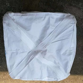 Polipropilenska industrijska ton torba s križnim plosnatim dnom, otvorom za vrat i dva podizna prstena, nosivost 100–500 kg