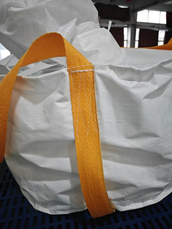 Kontejnerska vreća s četiri podizna prstena i unutarnjom aluminijskom folijom, tkanina za rasuti teret (nosivi materijali: plastika, cement, žitarice, minerali, kemijska industrija)