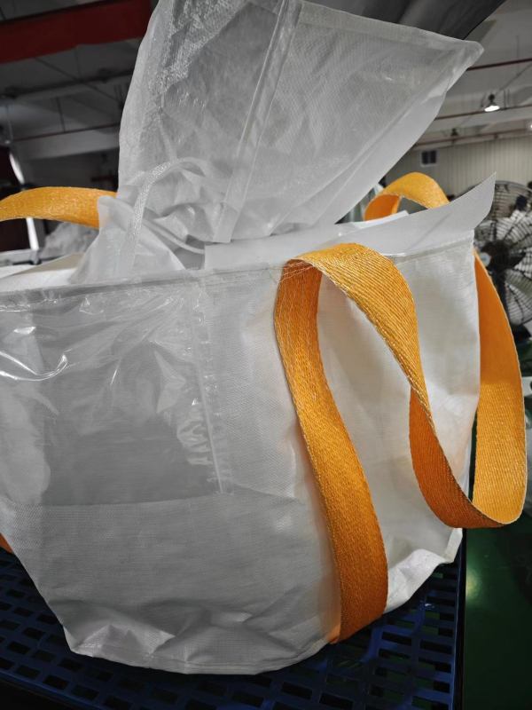 Kontejnerska vreća s četiri podizna prstena i unutarnjom aluminijskom folijom, tkanina za rasuti teret (nosivi materijali: plastika, cement, žitarice, minerali, kemijska industrija)