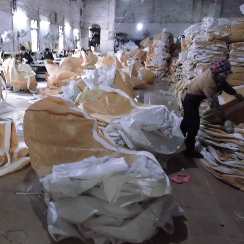 PP szőtt ton bag, kapacitás 1–2 tonna, vastagság 170–200 μm, típus: space bag / assembly bag, alkalmas cementhez, gabonához és műanyaghoz