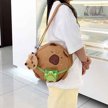 Capybara crossbody torba, najlon vanjski dio, poliester podstava, okrugli oblik, zatvarač, džep za telefon, jedna naramenica