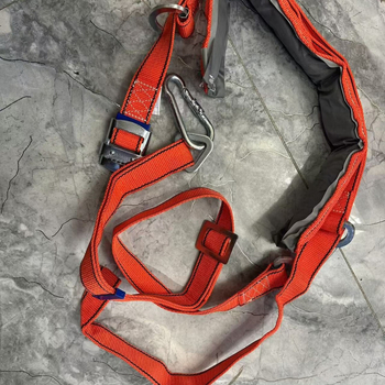 Villanyszerelő biztonsági öv magassági munkákhoz – Polipropilén öv, Poliészter kötél, Kötél hossza 2/3 m