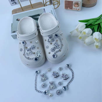 Crocs-stil dodatak za cipele s DIY cvijetom, odvojiva dekorativna kopča i lanac • Model JY • Brand JY • Prikladno za papuče • Stil JY Sweet Academy • Sve sezone