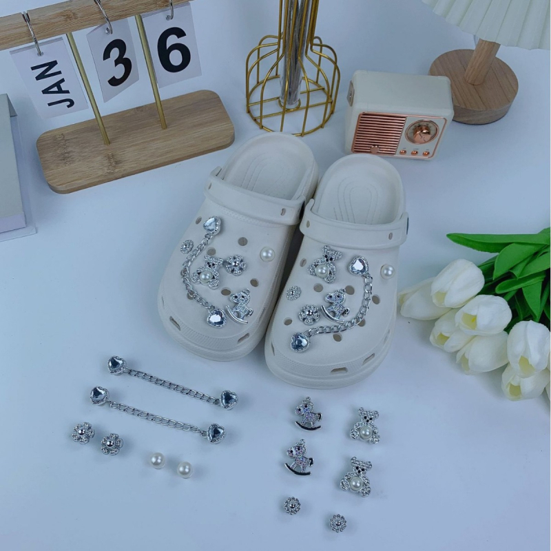Crocs-stil dodatak za cipele s DIY cvijetom, odvojiva dekorativna kopča i lanac • Model JY • Brand JY • Prikladno za papuče • Stil JY Sweet Academy • Sve sezone