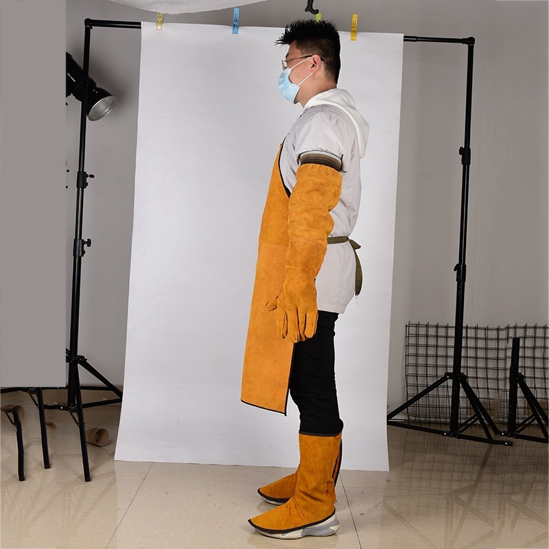 Zaštitno odijelo za zavarivanje od goveđe kože, četverodijelni komplet za cijelo tijelo, rukavice za zavarivanje, pregača, zaštitne navlake za stopala i rukave.