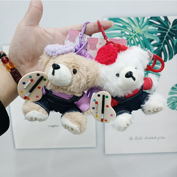 Плюшено мече‑кукла със закачалка и пуловер (къс плюш, PP памук пълнеж, опаковка в мрежеста торба)