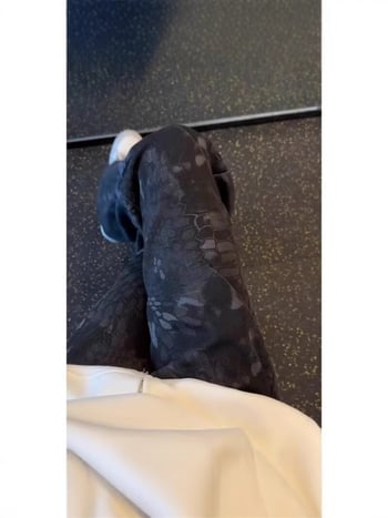 Meeste jeanid - sirge lõikega, keskmine vöökoht, tõmblukk, kamuflaažmuster, denim 30–50% polüestrit