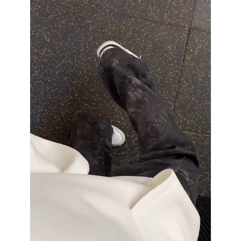 Meeste jeanid - sirge lõikega, keskmine vöökoht, tõmblukk, kamuflaažmuster, denim 30–50% polüestrit