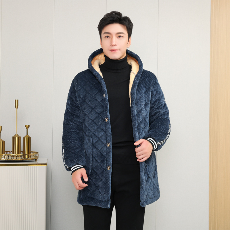 Geacă de iarnă cu glugă, căptușită cu poliester, croială lejeră, lungime medie, închidere cu nasturi la un rând, umplutură poliester și căptușeală poliester, buzunare laterale