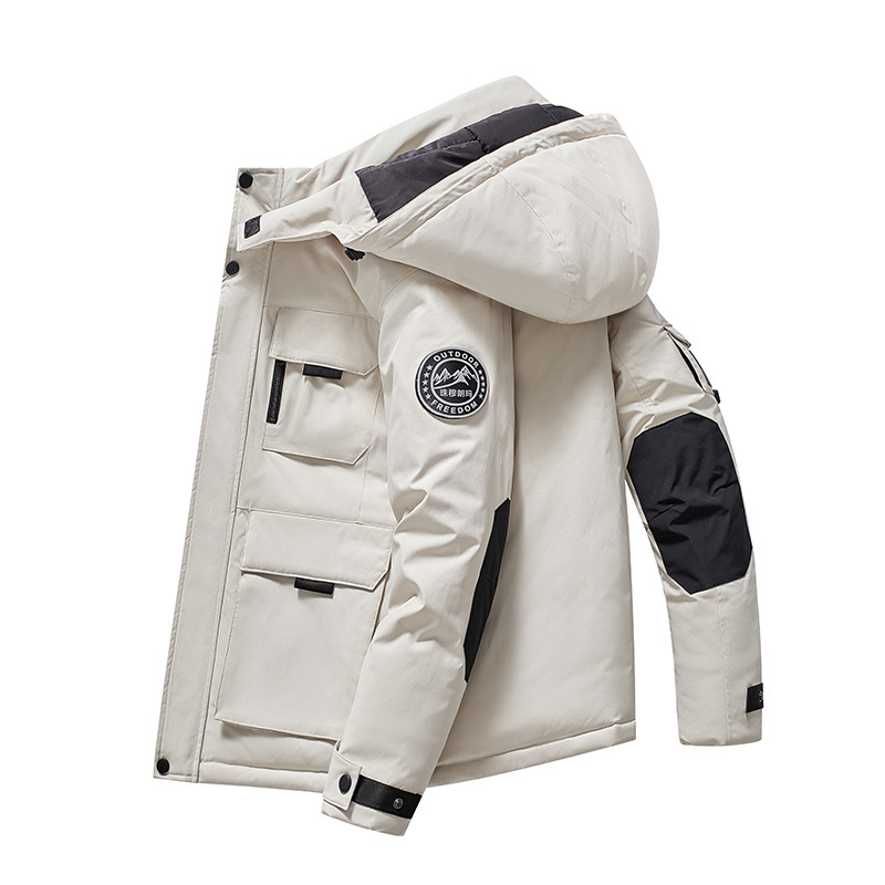 Palton cu glugă, croială lejeră, umplutură din mătase-pamut; exterior 100% poliester; căptușeală din nailon; fermoar frontal