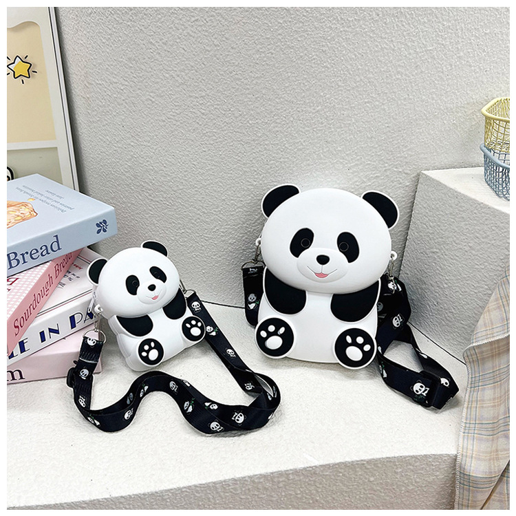 Dječja crossbody torba s Panda motivom — materijal: silikon; vodootporna; iznimno lagana; otporna na habanje; podstava: poliester