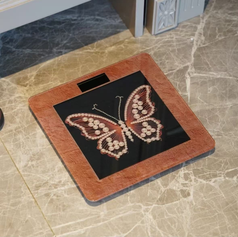 Везна за телесни мазнини с дизайн в стил пеперуда (3D), 180 кг капацитет, ABS корпус, безжичен обхват до 5 м, 220V захранване, измерване на телесни мазнини и телесна вода