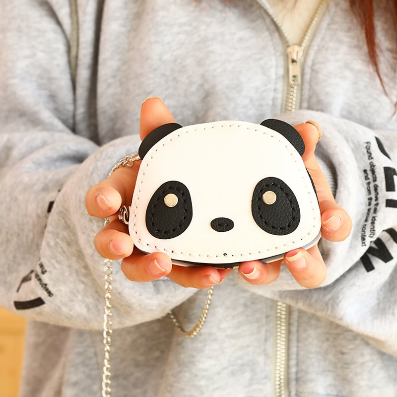 Novčanik s mini lančanim remenom, okrugli oblik, model Little Panda, zatvarač, PU koža