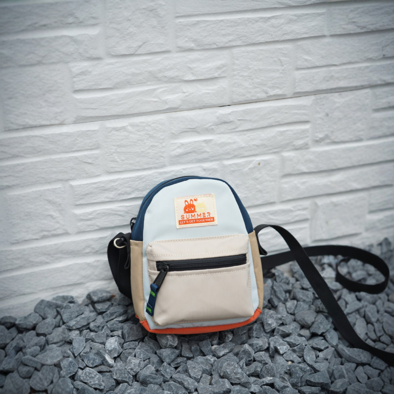 Dječja crossbody torba, cilindričnog oblika od najlona, s džepom za telefon, lagana (najlon; cilindrični oblik; zatvarač; džep za dokumente; poliester podstava)