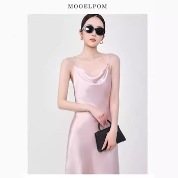 Ruha – A-vonalú szabású, magas derék, ujjatlan, pulóver-stílusú, hosszú ruha