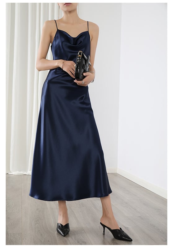 Ruha – A-vonalú szabású, magas derék, ujjatlan, pulóver-stílusú, hosszú ruha