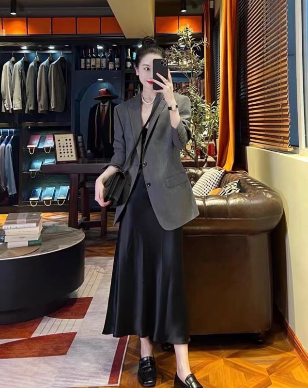 Ruha – A-vonalú szabású, magas derék, ujjatlan, pulóver-stílusú, hosszú ruha