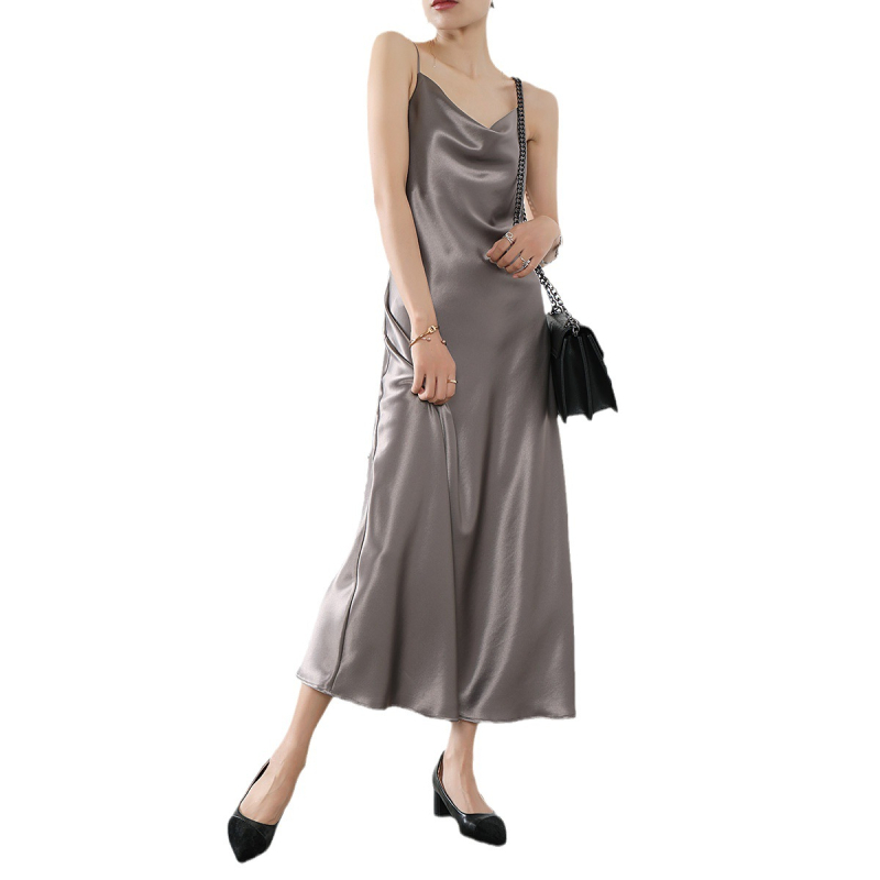 Ruha – A-vonalú szabású, magas derék, ujjatlan, pulóver-stílusú, hosszú ruha